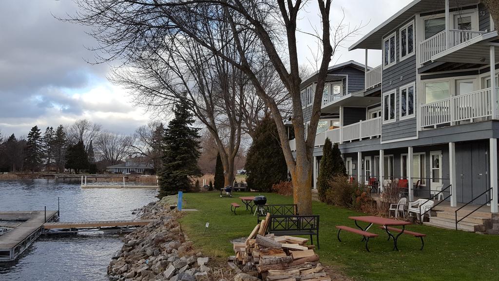 Snug Harbor Inn スタージョンベイ エクステリア 写真