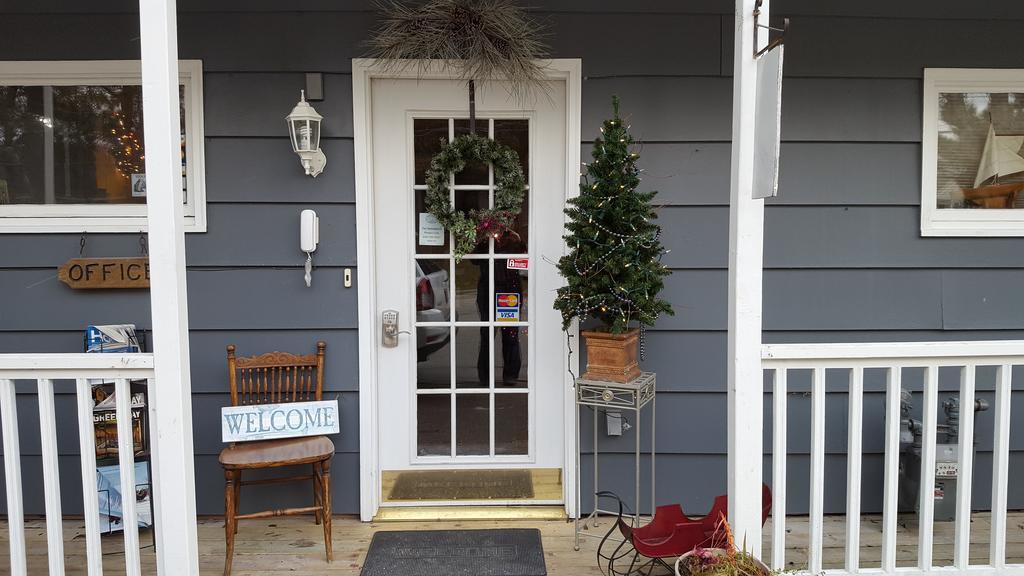 Snug Harbor Inn スタージョンベイ エクステリア 写真