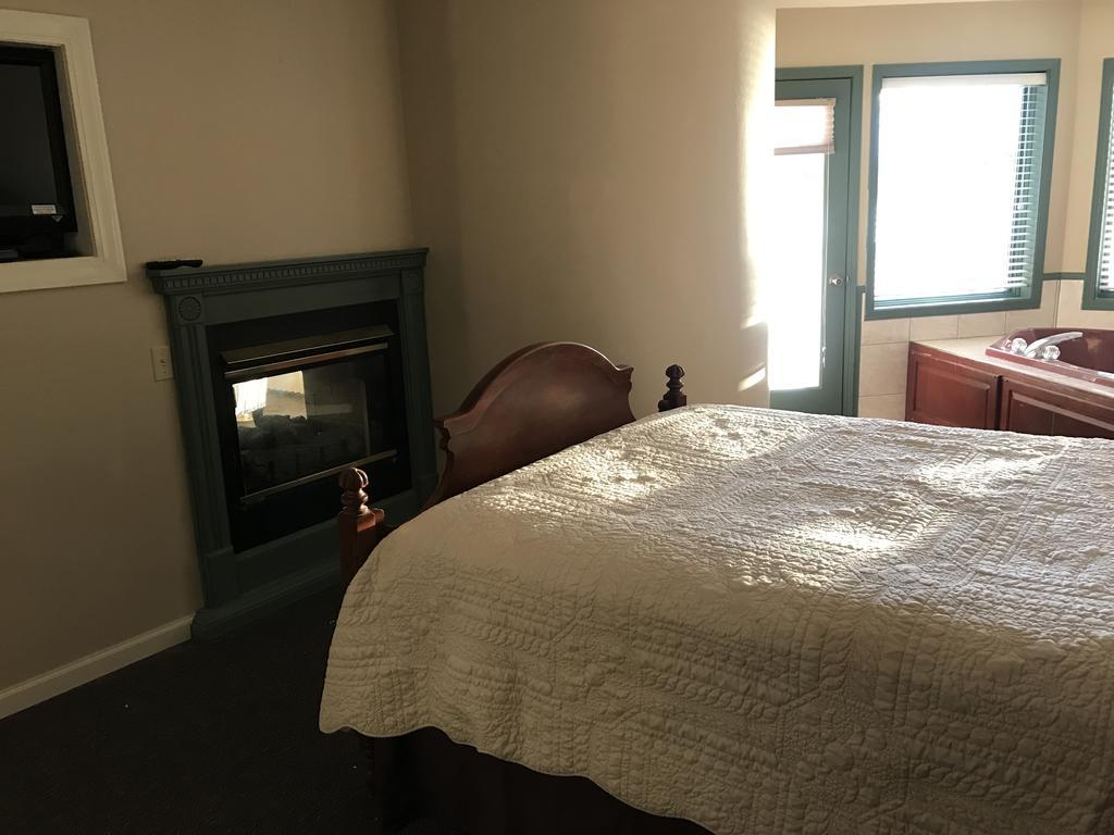 Snug Harbor Inn スタージョンベイ エクステリア 写真