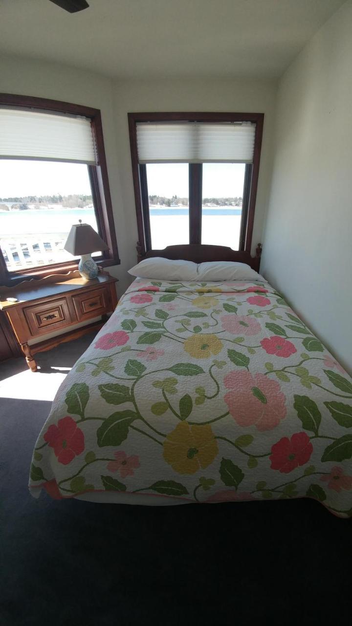 Snug Harbor Inn スタージョンベイ エクステリア 写真