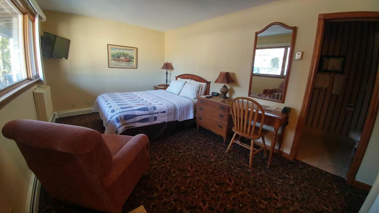 Snug Harbor Inn スタージョンベイ エクステリア 写真