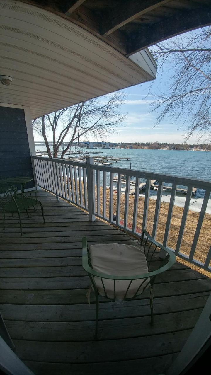 Snug Harbor Inn スタージョンベイ エクステリア 写真