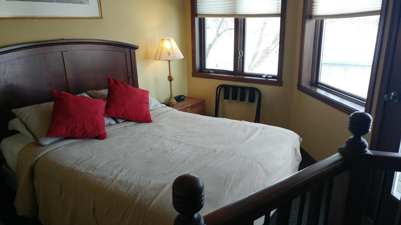 Snug Harbor Inn スタージョンベイ エクステリア 写真