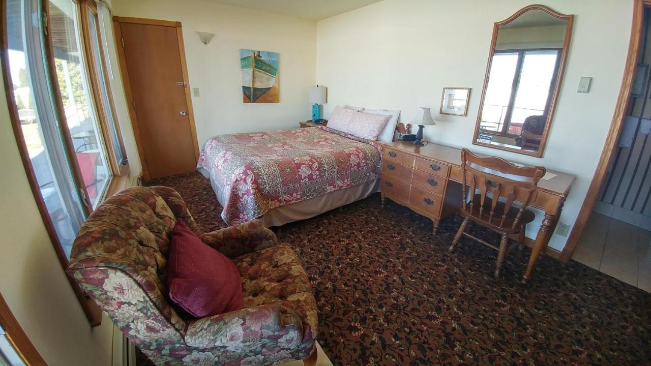 Snug Harbor Inn スタージョンベイ エクステリア 写真