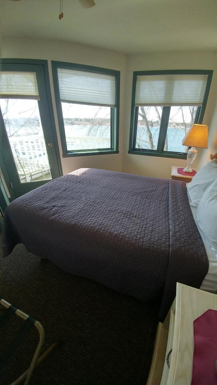 Snug Harbor Inn スタージョンベイ エクステリア 写真