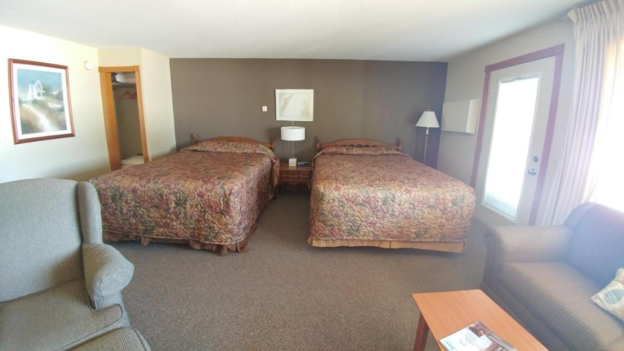 Snug Harbor Inn スタージョンベイ エクステリア 写真